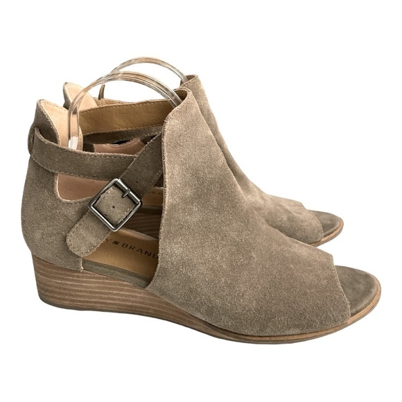 Lucky Brand Radburn Peep Toe Wedge Sandal Size 8.5 Buckles - Picture 3 of 11